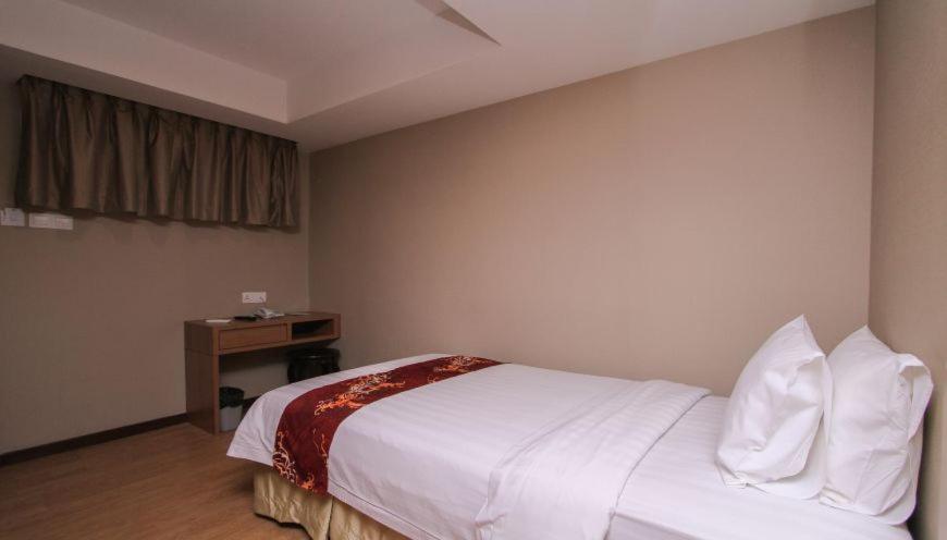 Likas Square - Kk Spacious Homestay Кота Кинабалу Екстериор снимка